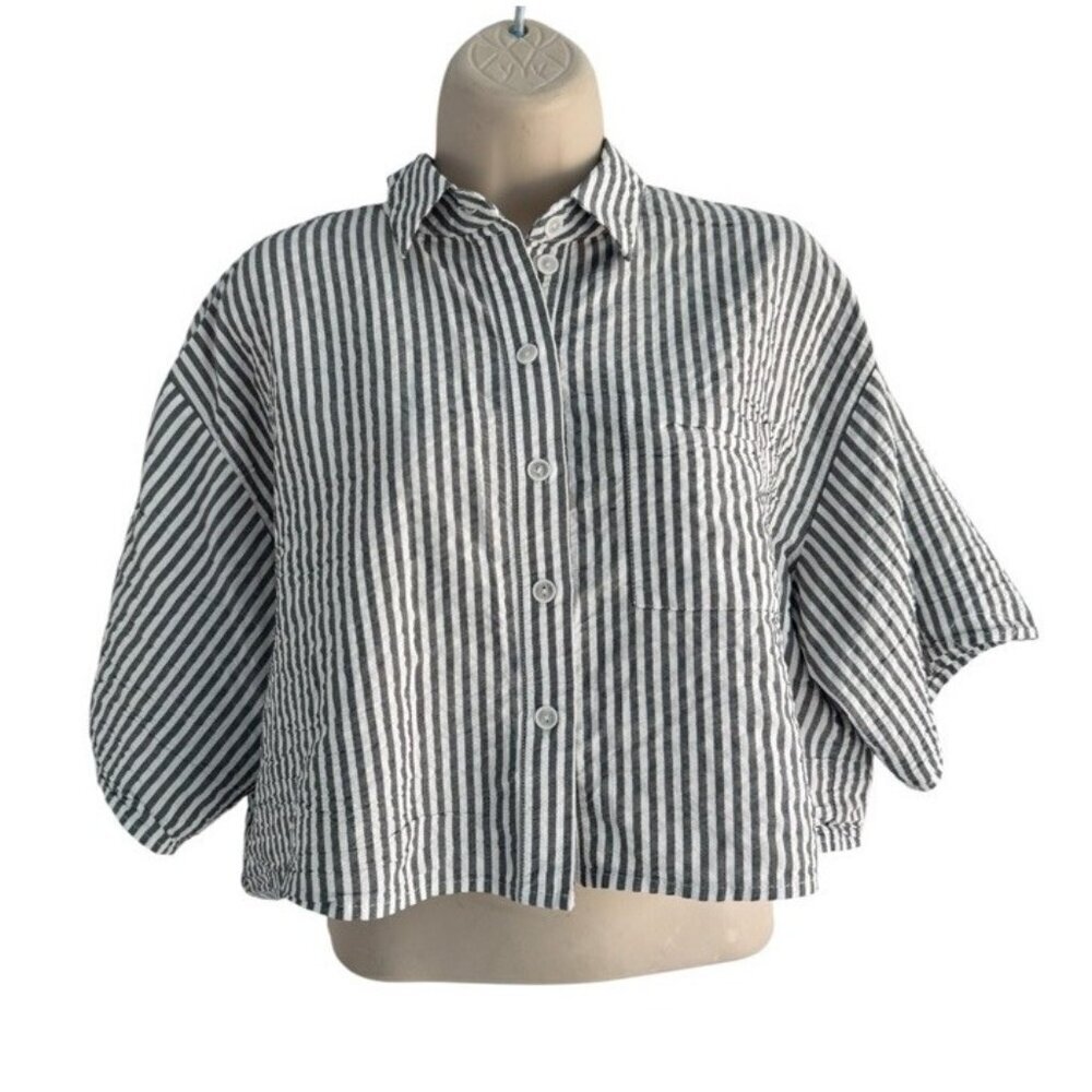 Asos Woman's Sz 6 Gray & White Striped Boxy Cropped Button Up Shirt